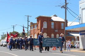 The Coo-ee Marchers were co-leaders of the Goin’ to Gil Festival Street Parade, behind the ‘Phat Brass’ band.