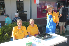 Gilgandra Lion’s Club held a barbeque out front of Gilgandra Pharmacy, one of many dinner options at ‘A Christmas Wonderland’.
