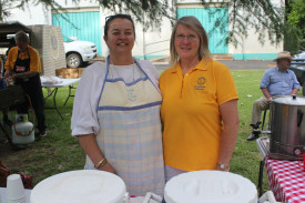 Councillor Madeline Foran (CWA) and Christine Howchin (Gilgandra Lions Club).