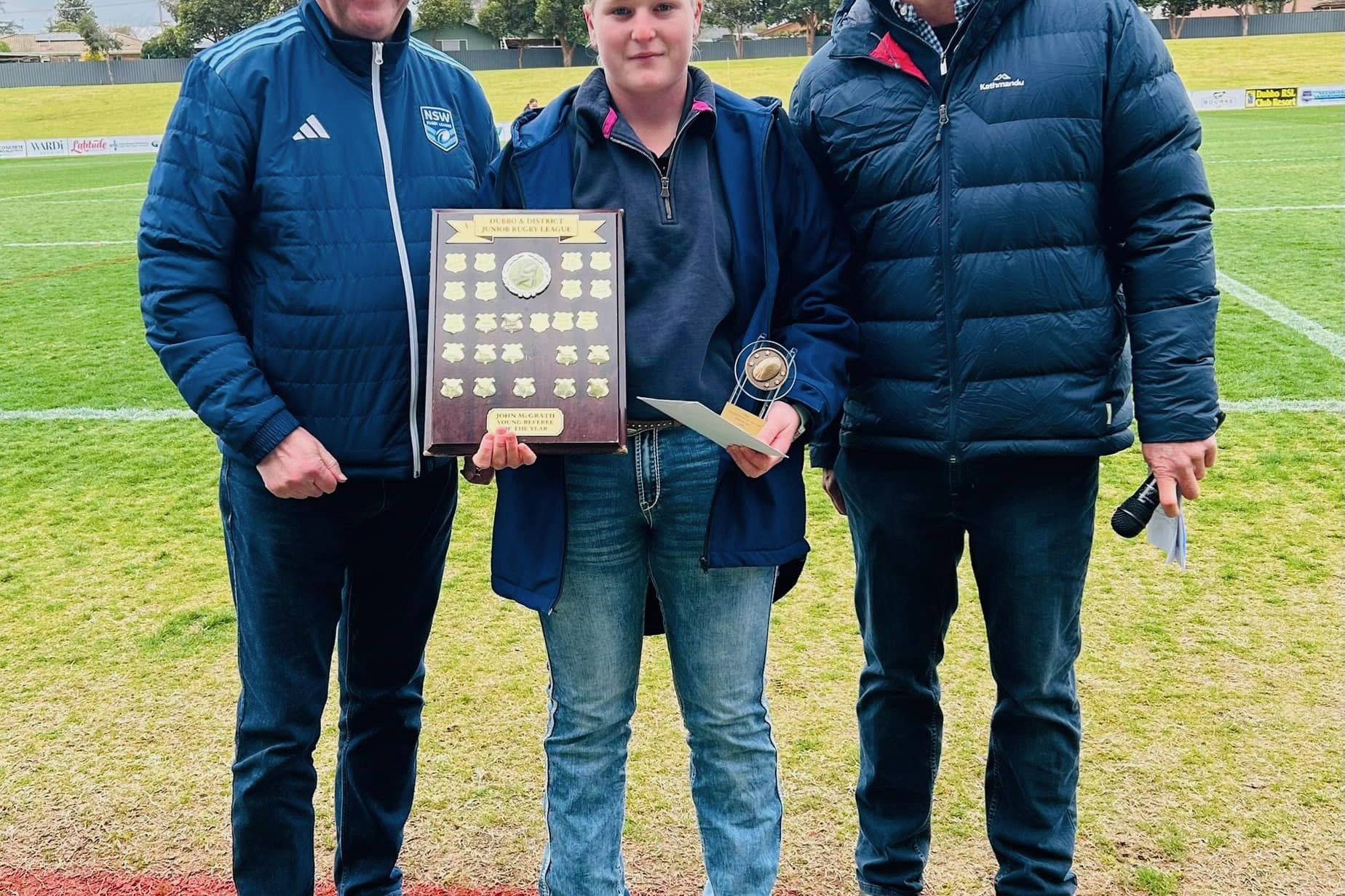 Xanthe Gale (centre) was named as the as the 2025 Dubbo and District Junior Rugby League referee of the year. New South Wales Rugby League chief executive officer David Trodden presented Xanthe with the award. Photo supplied.