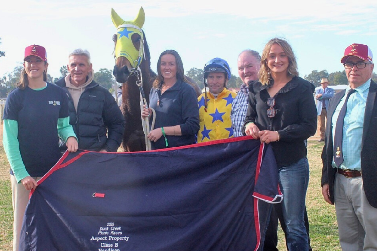 Duck Creek committee members Molly Smith (left) and Bruce Cleaver (right) with connections of local runner, Mean Girls, which won the Aspect Property Class B Handicap. Photos by The Gilgandra Weekly: Abigail McLaughlin.