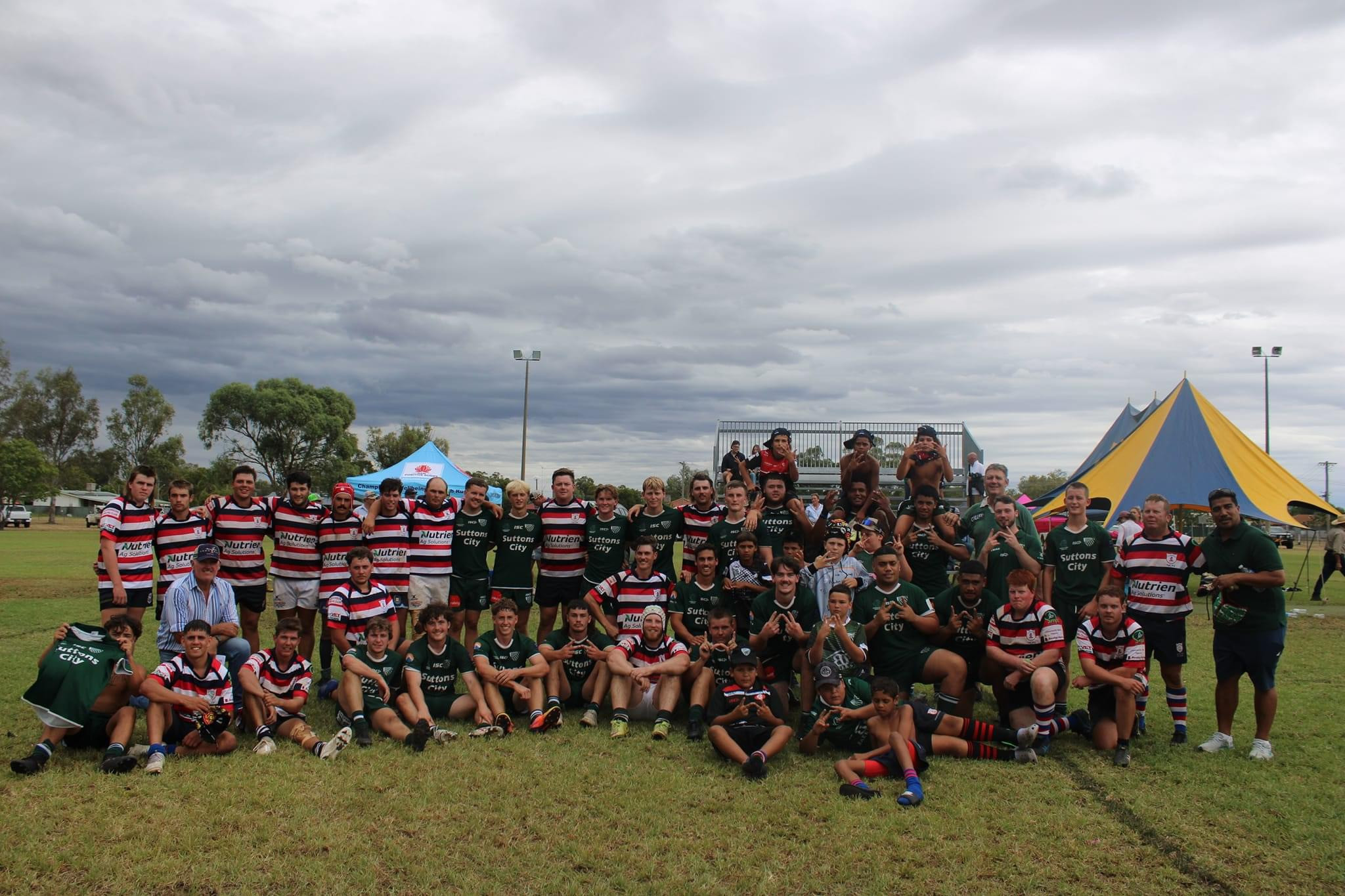 Both senior teams (Randwick Second Grade Colts and Gular Invitational) come together post-match for a photo. Photos courtesy of Gulargambone Rugby Union Club.