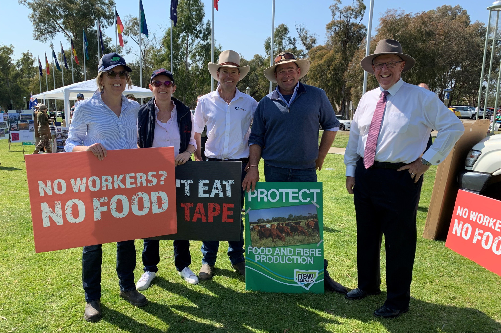 Federal Member for Parkes Mark Coulton pictured with farmers who attended the rally. Photo by Parkes Electorate.