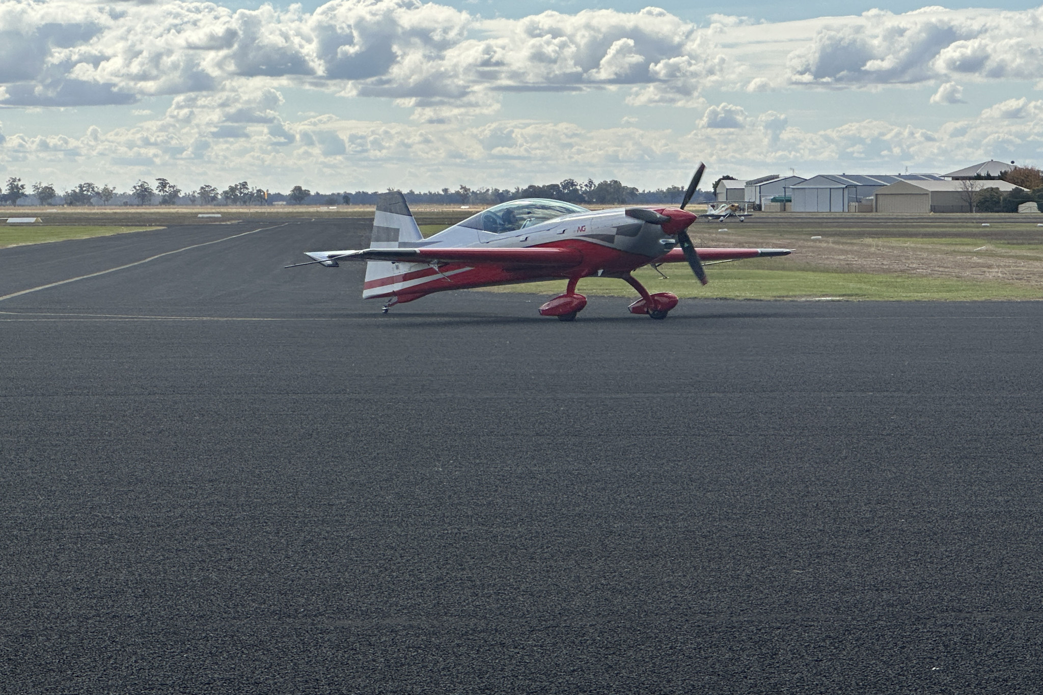 CASA is reminding all general aviation pilots and drone operators to plan ahead and stay well clear of bushfires. Photo: Dubbo Photo News.