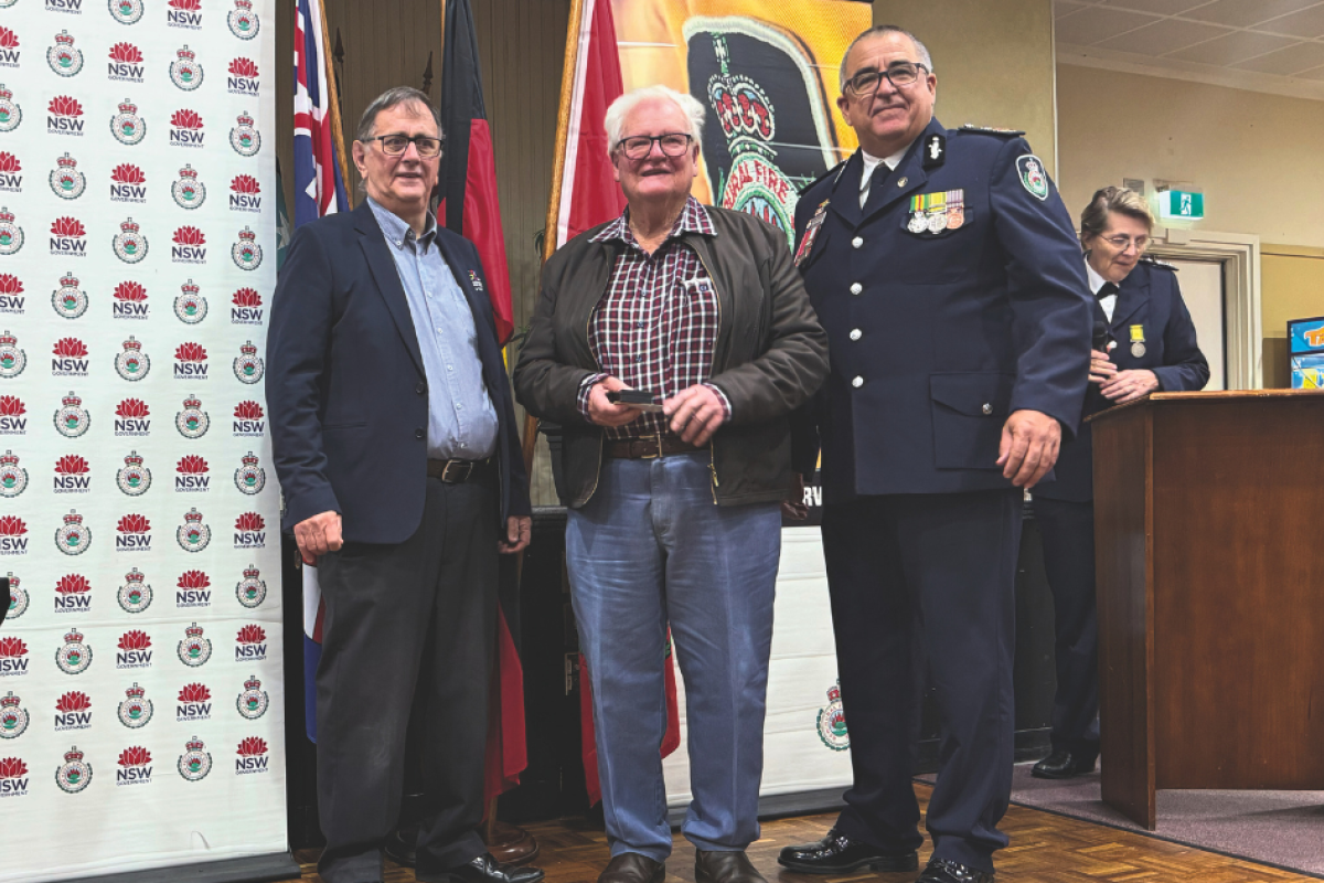 Gilgandra Shire Council’s mayor Doug Batten (pictured throughout) with Jon Gilmour (60yrs) and NSW RFS deputy commissioner, Peter McKechnie (pictured throughout).