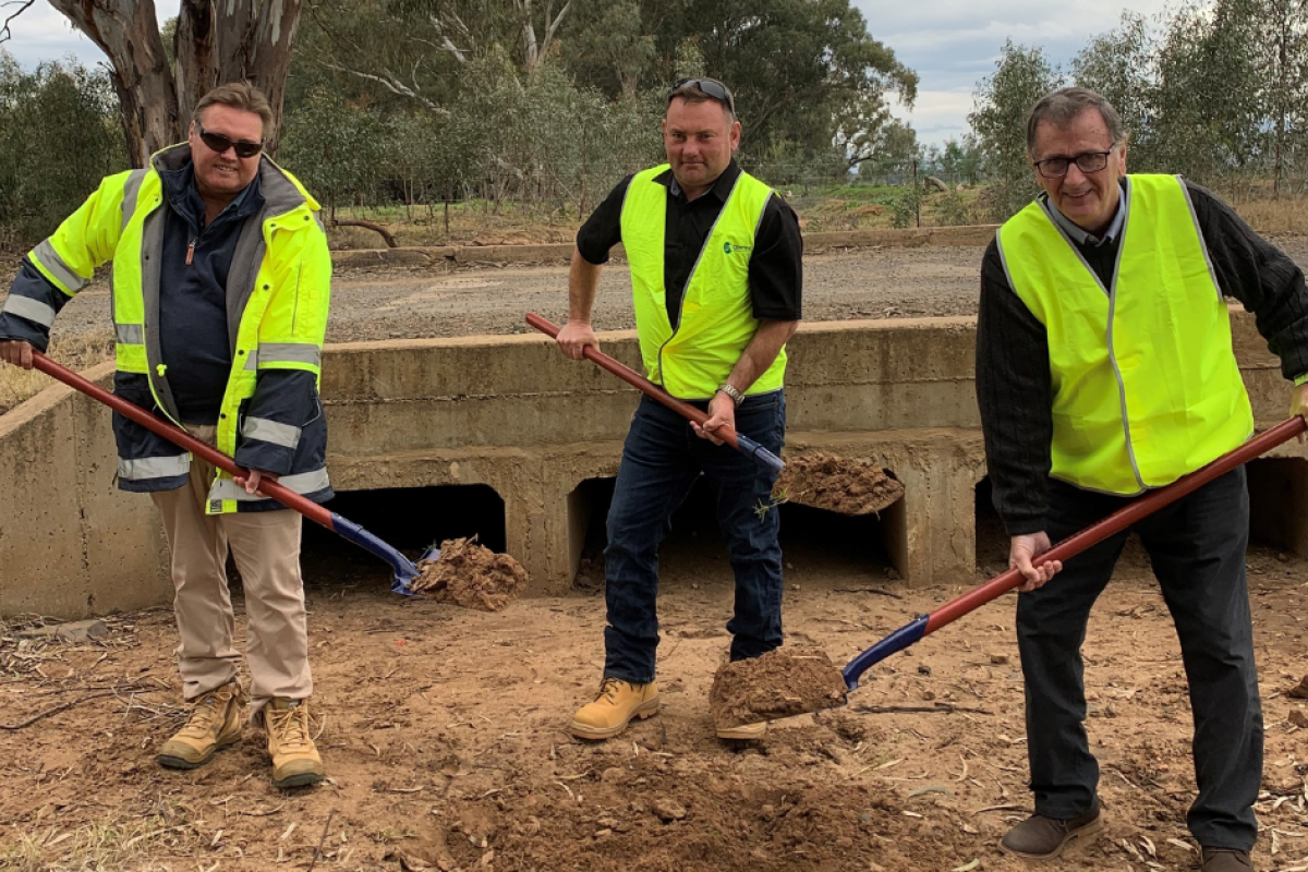 Gilgandra Shire Council infrastructure director Daryl Colwell with Central Industries’ general manager Lincoln Dent, and mayor Doug Batten. Photo by Gilgandra Shire Council.