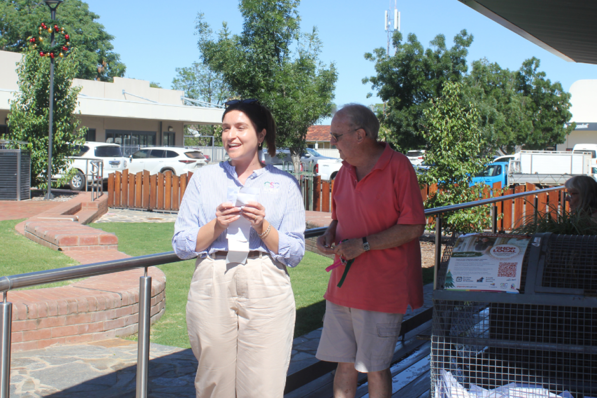 Merscia Kouroulis read out last week’s barrel draw winner. Photo by The Gilgandra Weekly: Nicholas Croker.