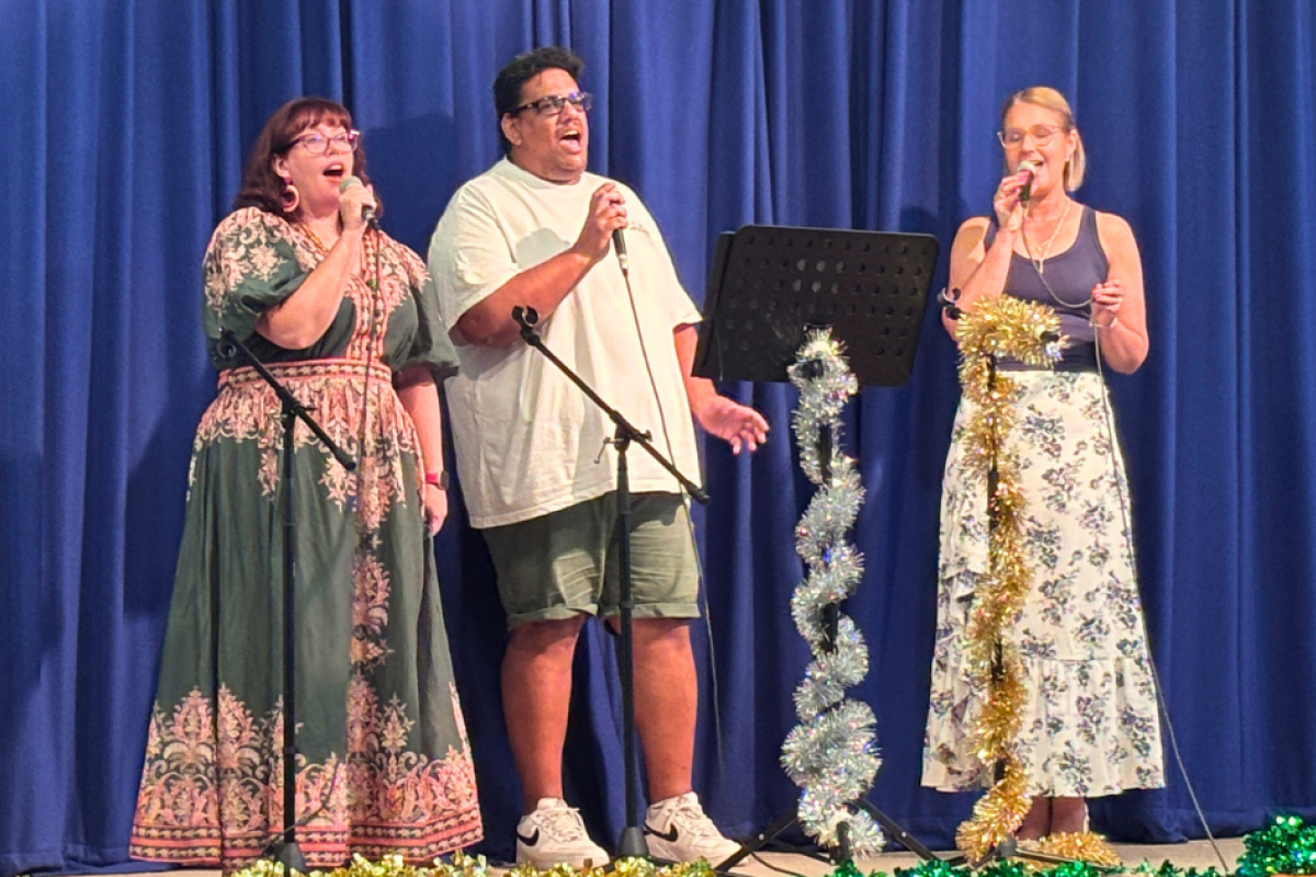 Jess Camlin-Reed, Cameron Wendt, and Nicole Crisp, opened the night with their performance of ‘Santa Claus Is Coming to Town’. Photos by The Gilgandra Weekly: Lucie Wightman.