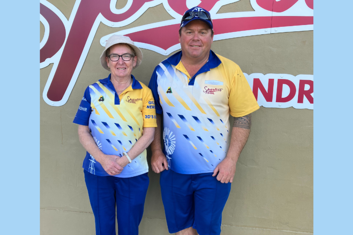 B-grade Singles Championship finalists Maxine Elsom and David Duffy. Duffy was the champion after winning 25-21. Photo supplied.