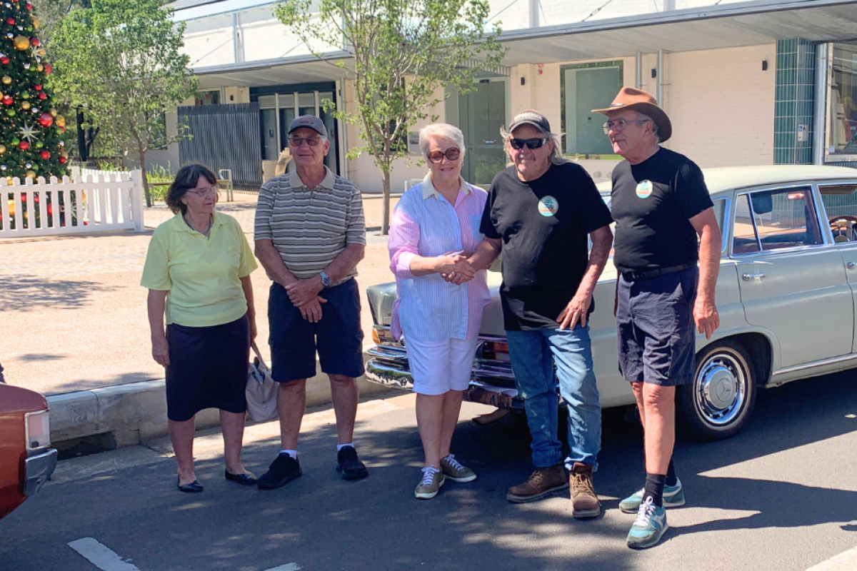 Gilgandra and District Cancer Fundraisers’ president, Wendy Nelson (centre) with Gilgandra Tractor and Machinery Club members Joan Robinson, Ally Prout, Darryl McKenzie and Barry Robinson.