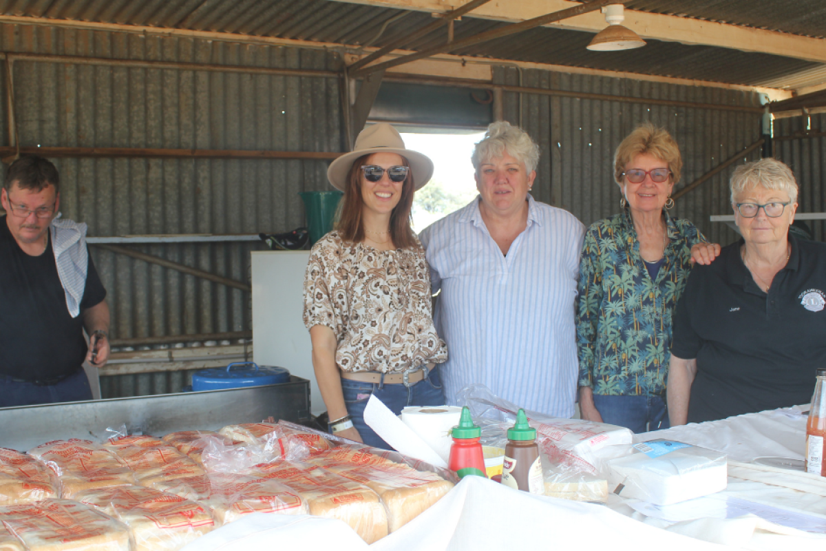 The Tooraweenah Lion’s Club showed their support for the Tooraweenah Show through their barbecue lunch available across the afternoon.