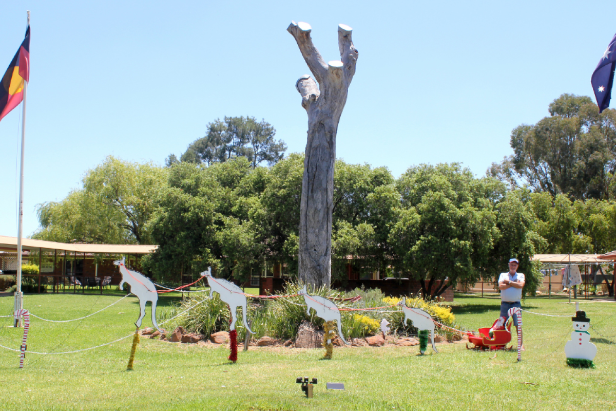 Kevin Jackson stands out front Jack Towney Hostel with his handcrafted Christmas decorations. Two snowmen, four of Santas ‘white boomers’, and the jolly red sleigh itslef. Photo by The Gilgandra Weekly: Nicholas Croker.