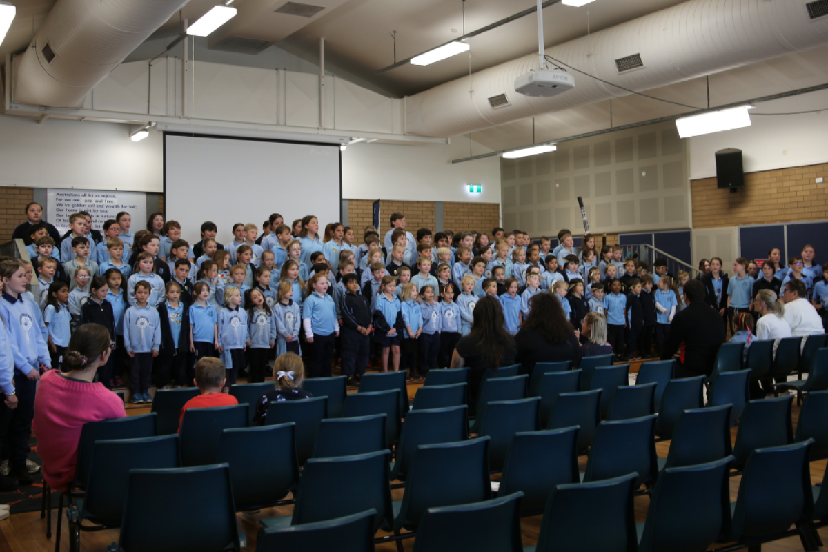 Whole school performance: Imagine (in English and Wiradjuri).