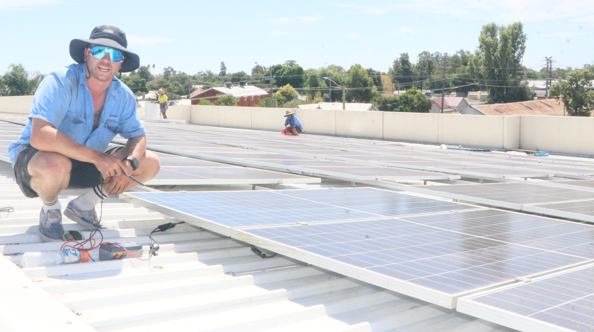 Tom Dubourdieu and the team from Smooth Current Electrical and Solar were in Gilgandra last week to install approximately 240 solar panels at Carlo’s Supa IGA.